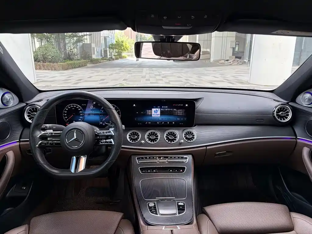 Mercedes-Benz E-Class — миниатюра 8