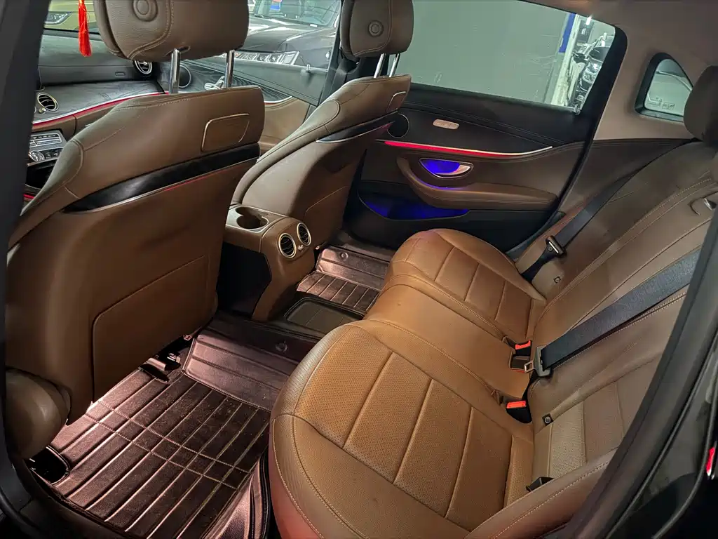Mercedes-Benz E-Class — миниатюра 8