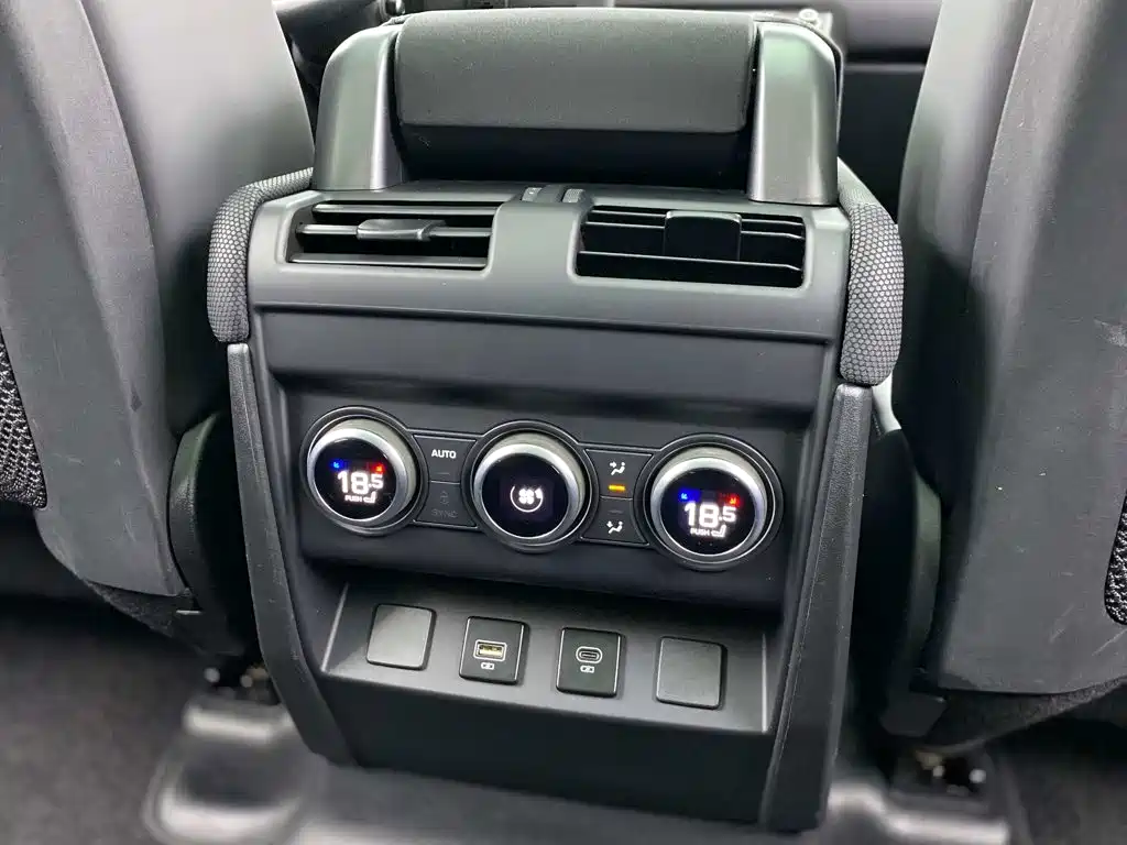 Land Rover Defender — миниатюра 28