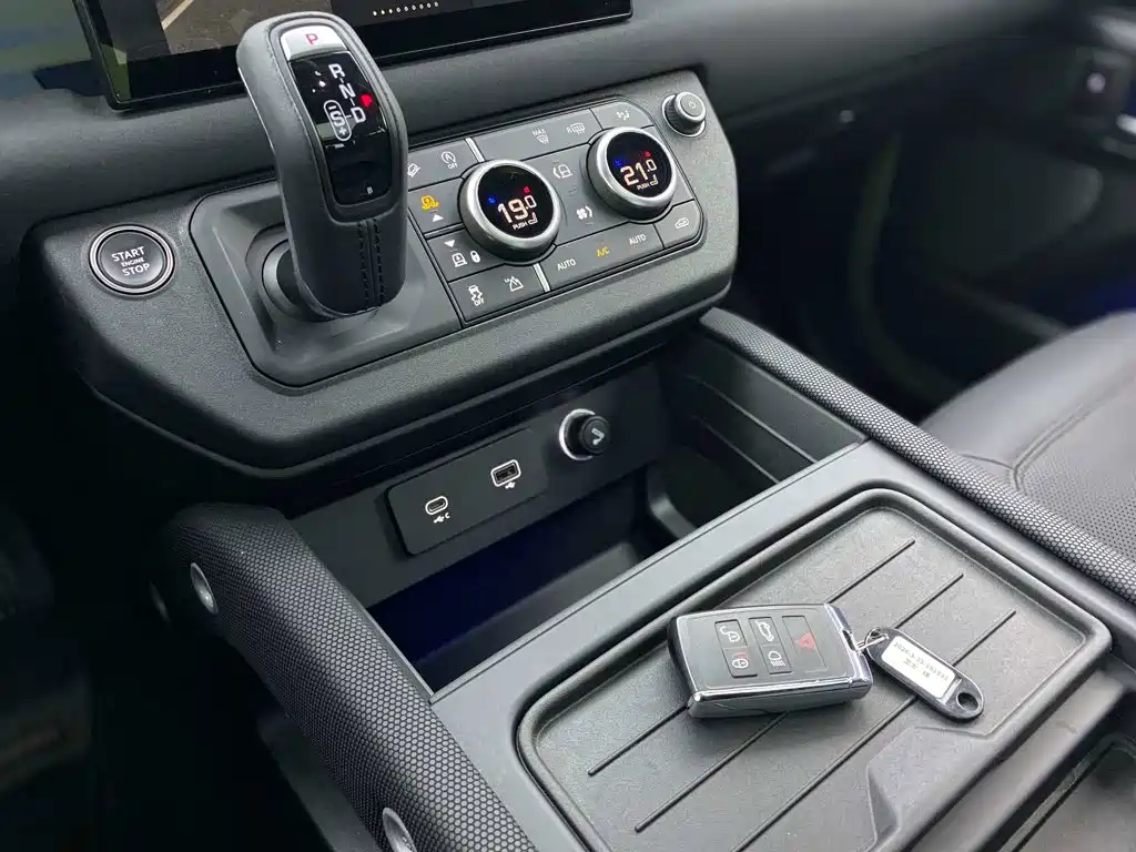 Land Rover Defender — миниатюра 23