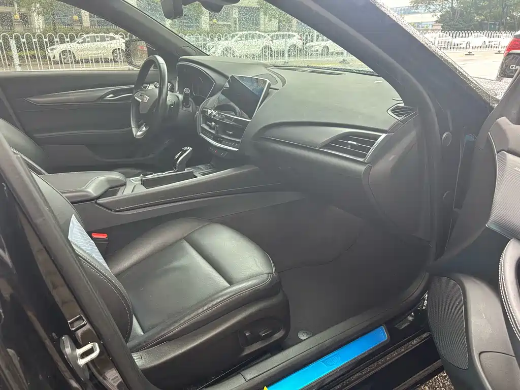 Cadillac CT5 — миниатюра 7