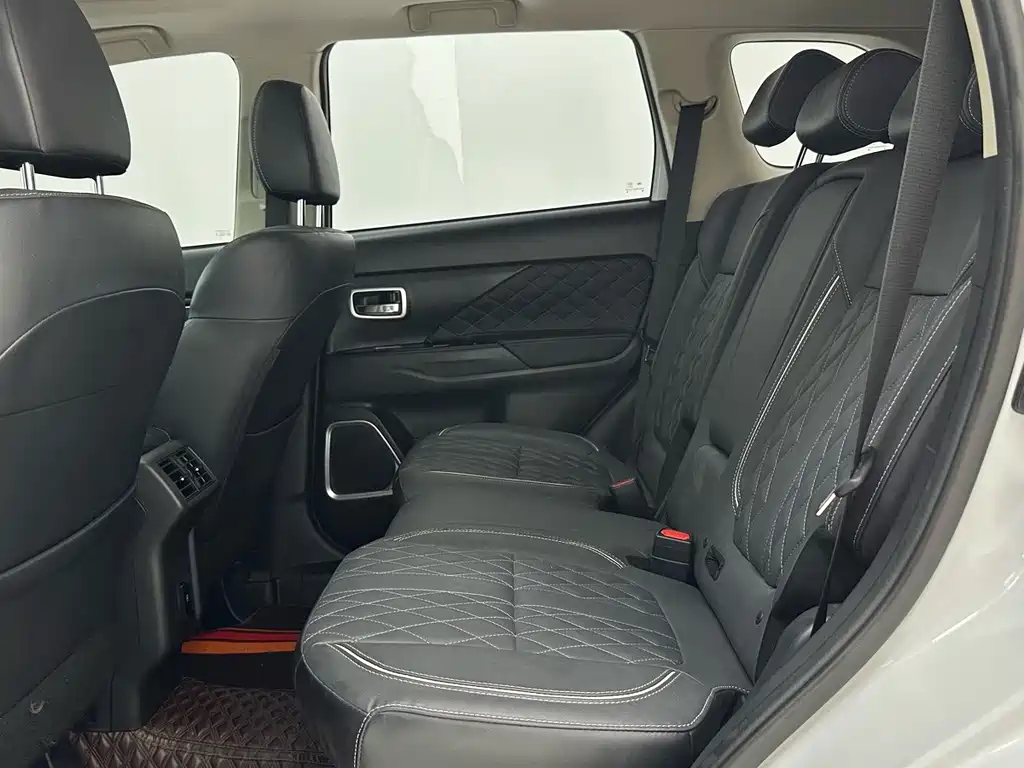 Mitsubishi Outlander — миниатюра 8