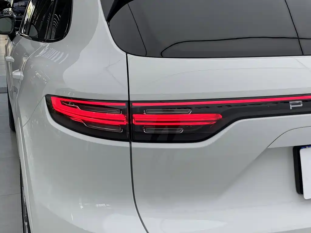 Porsche Cayenne — миниатюра 3