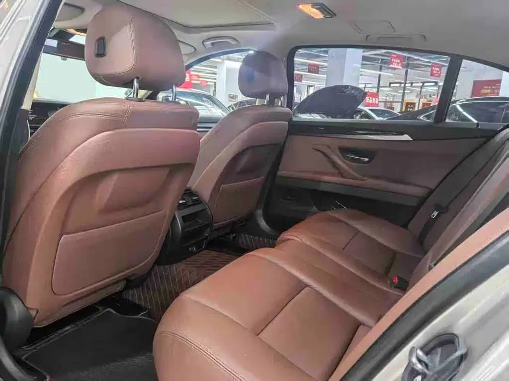 BMW 5 Series — миниатюра 6