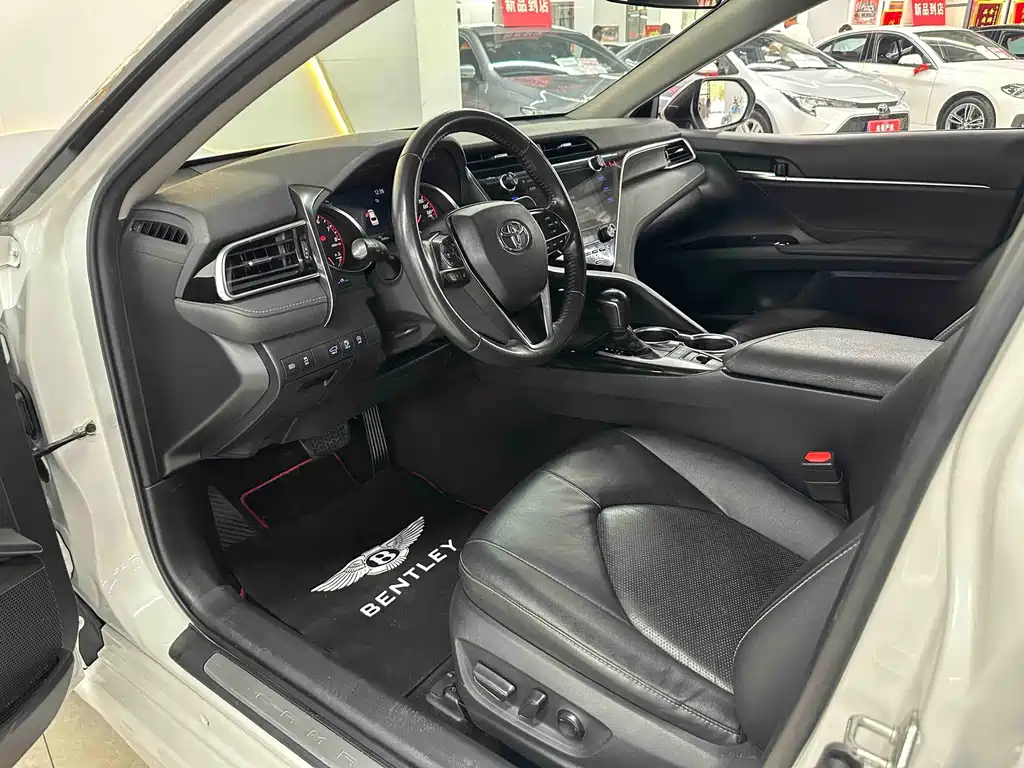 Toyota Camry — миниатюра 4