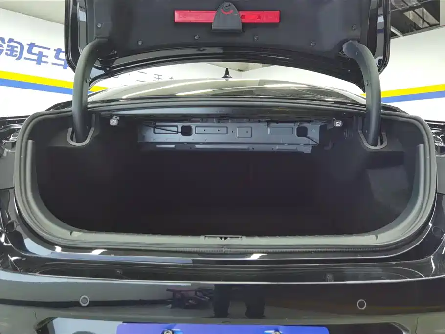 Hongqi H5 2020 1.8T AT