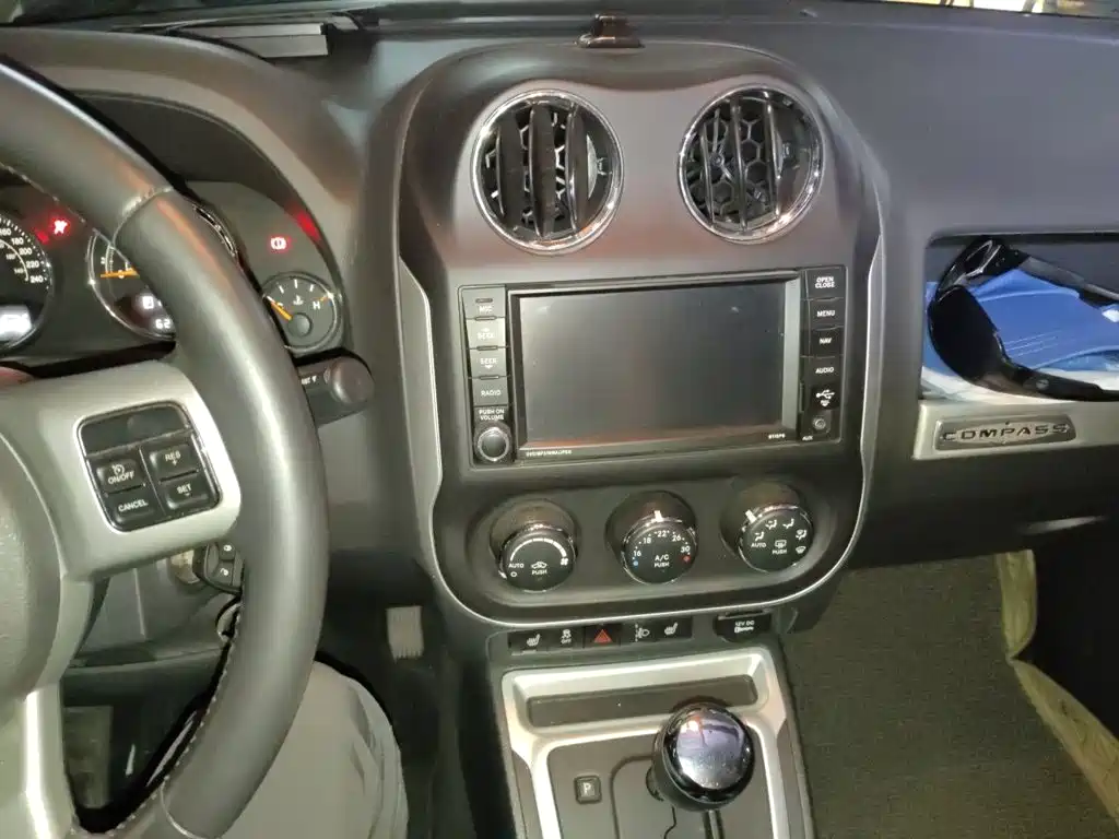 Jeep Compass (Import) — миниатюра 9
