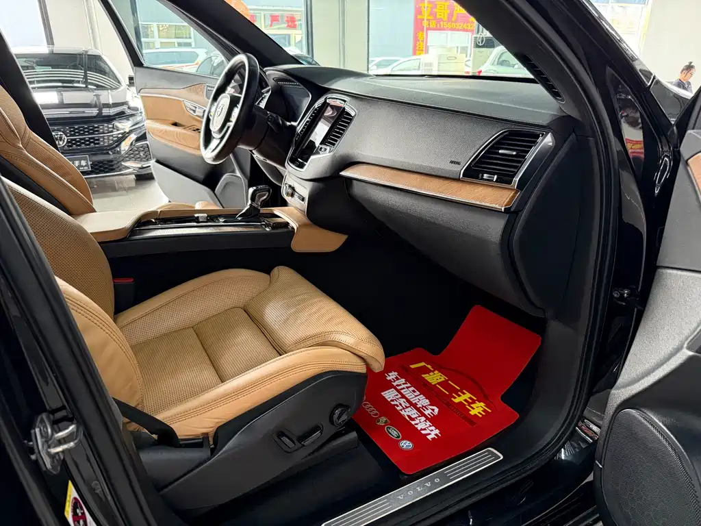 Volvo XC90 — миниатюра 9