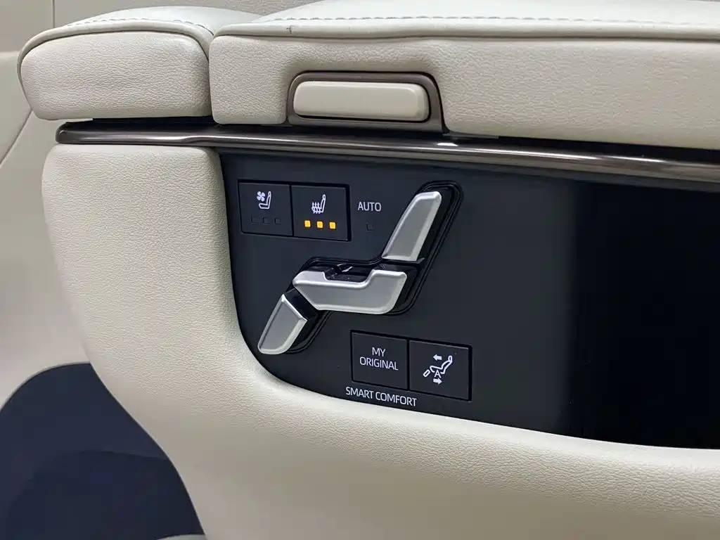 Toyota Alphard — миниатюра 35