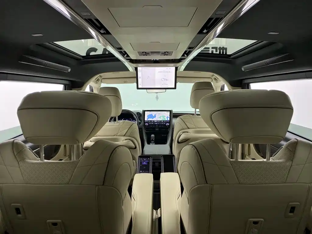 Toyota Alphard — миниатюра 37