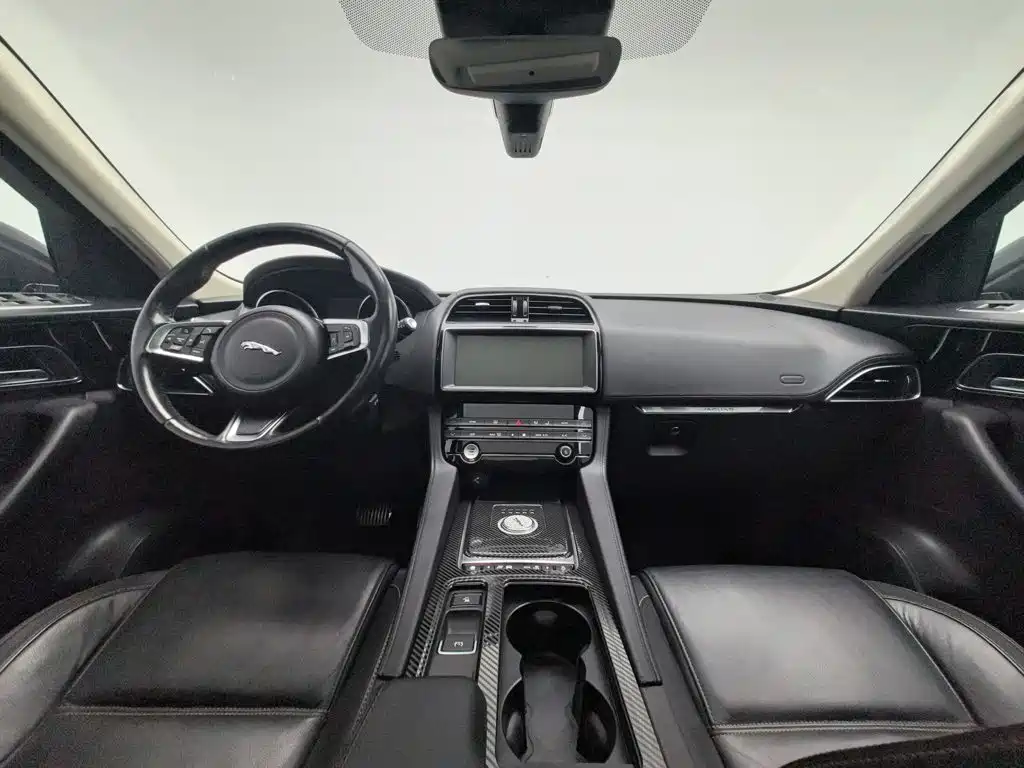 Jaguar F-PACE — миниатюра 5