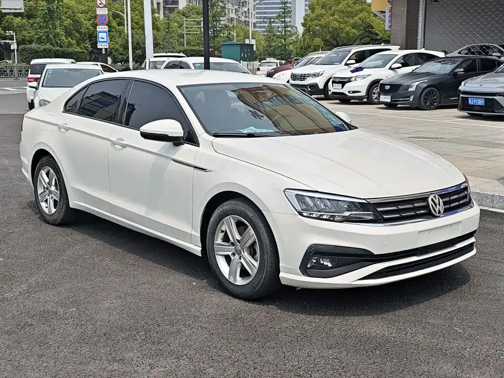 Volkswagen Lamando 2019 230TSI DSG V