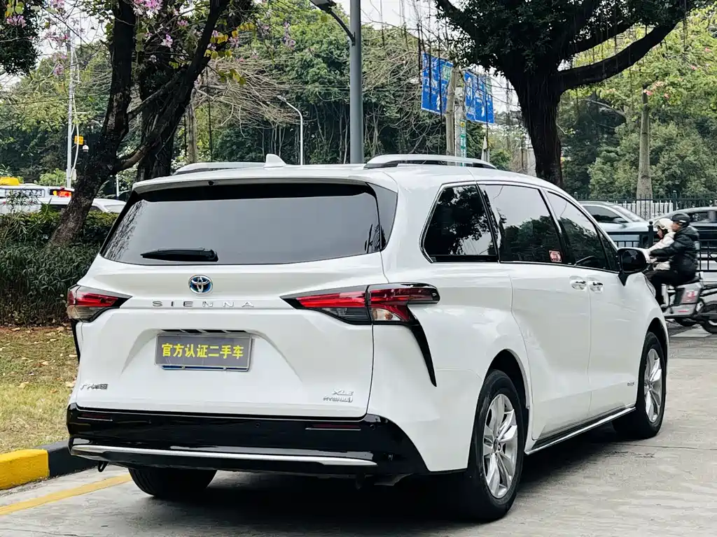 Toyota Sienna 2023 2.5L Luxury