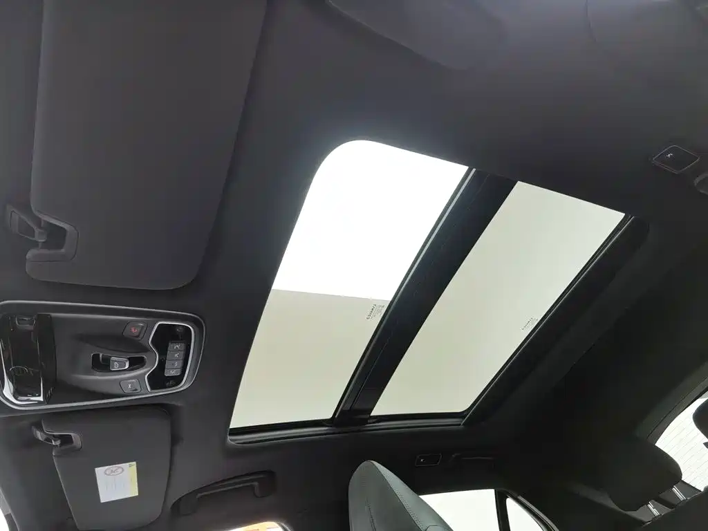 LYNK & CO. 02 HATCHBACK