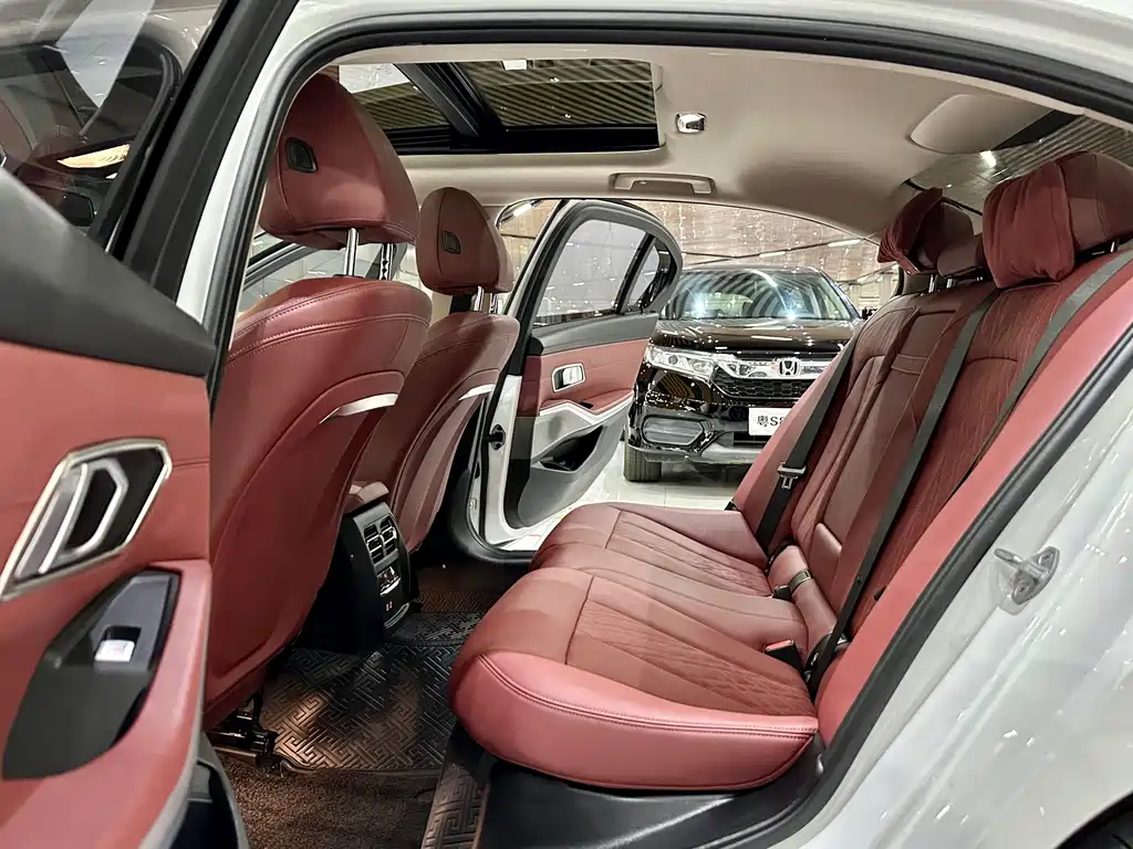 BMW 3 Series — миниатюра 8
