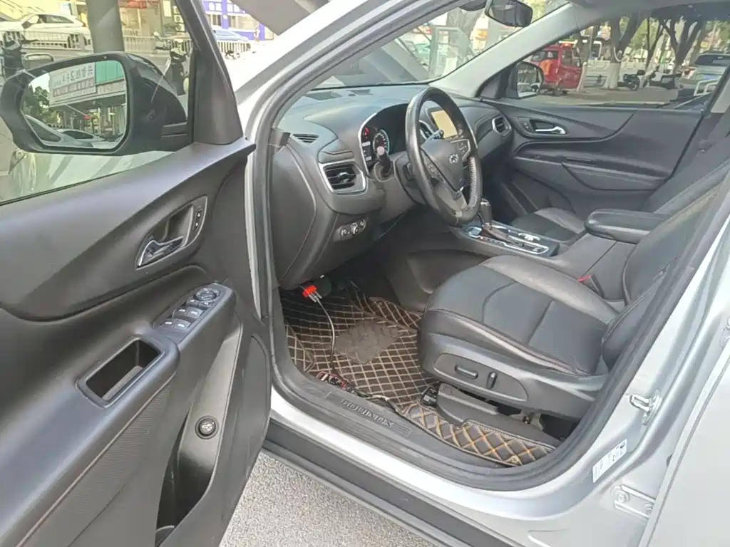 Chevrolet Equinox — миниатюра 12