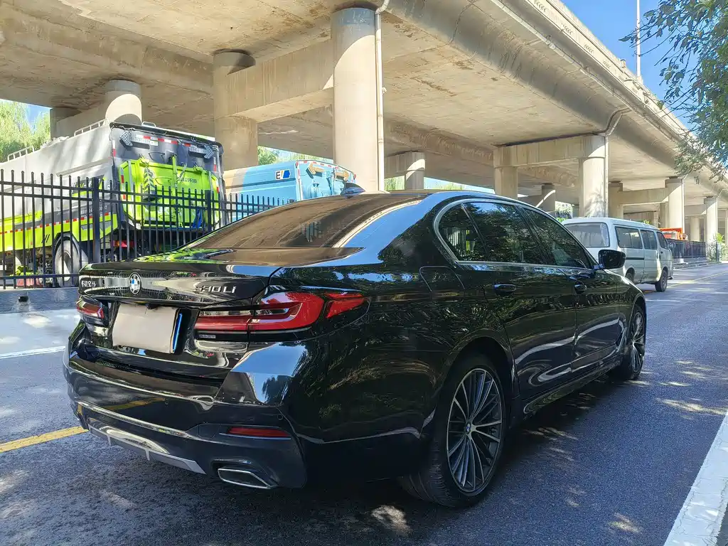 BMW 5 Series — миниатюра 4