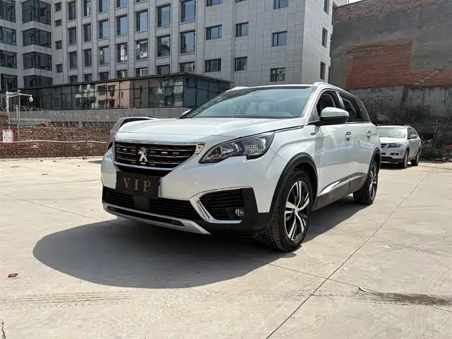 PEUGEOT 5008