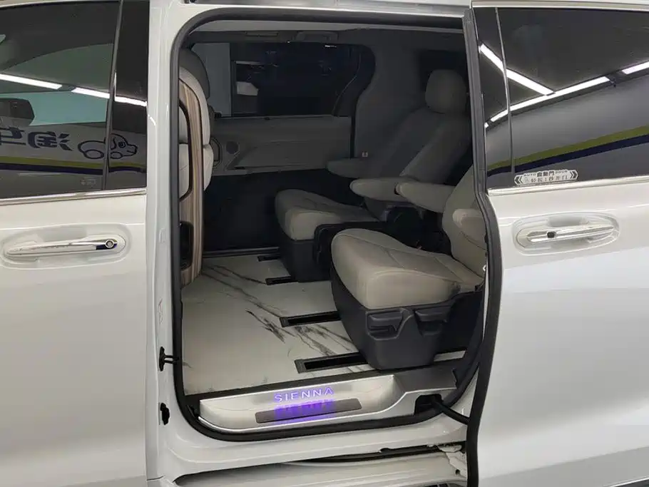 Toyota Sienna — миниатюра 11