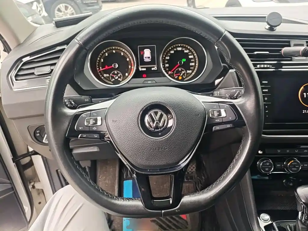 Volkswagen Tiguan L — миниатюра 11
