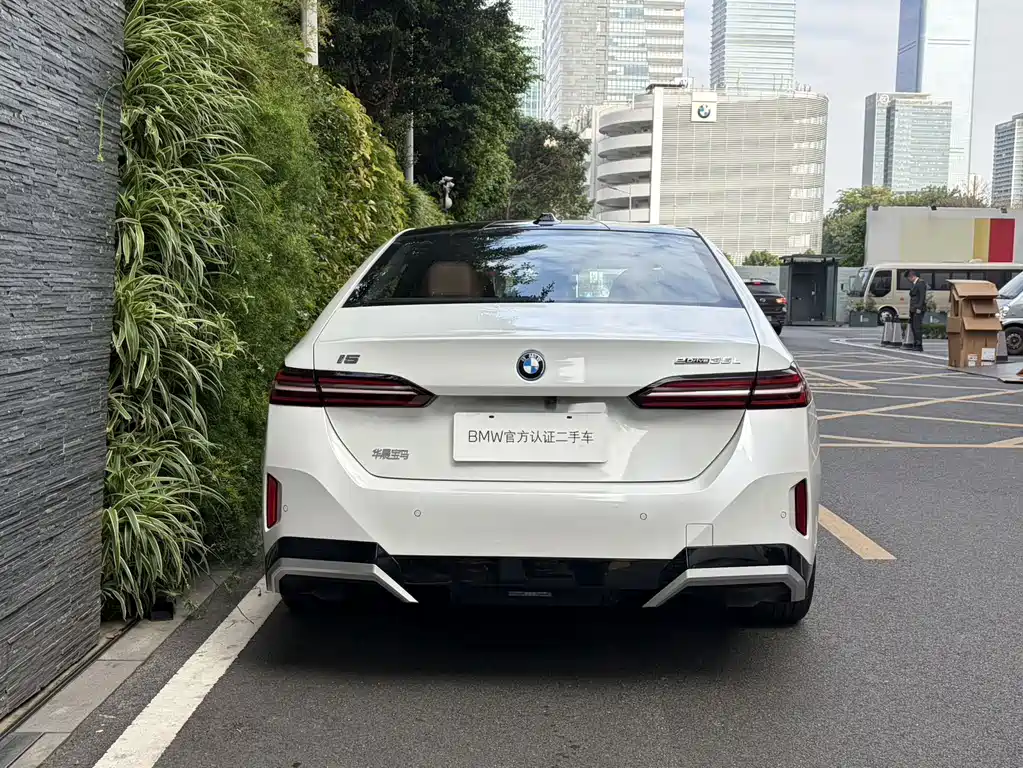 BMW I5