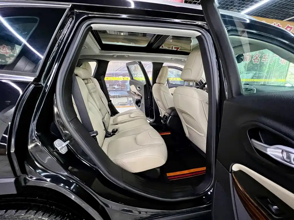 Jeep Cherokee — миниатюра 14