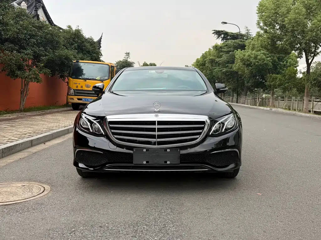 Mercedes-Benz E-Class — миниатюра 2
