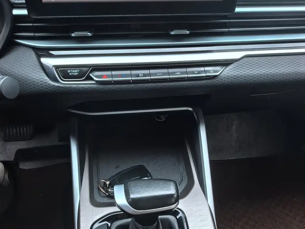 Geely Emgrand — миниатюра 15