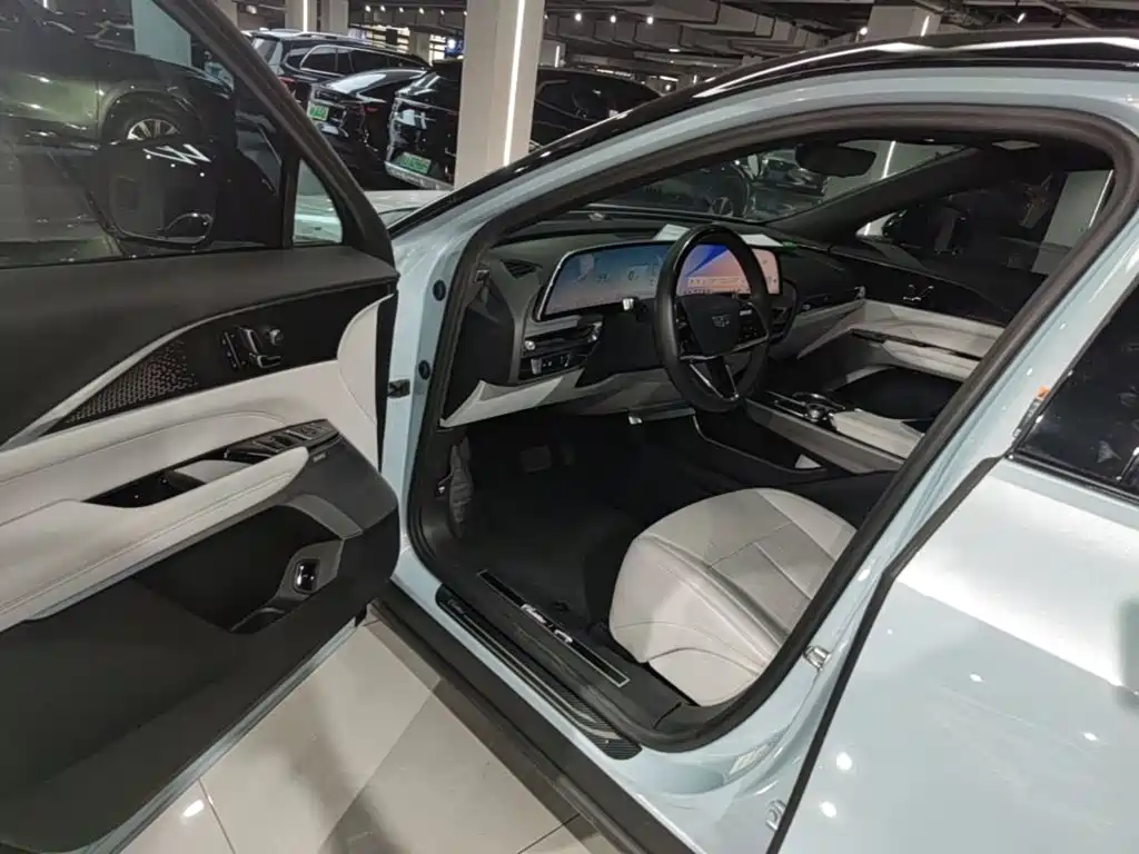 Cadillac Lyriq — миниатюра 16