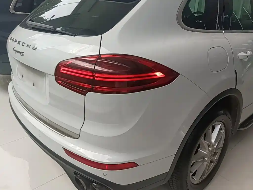 Porsche Cayenne — миниатюра 8
