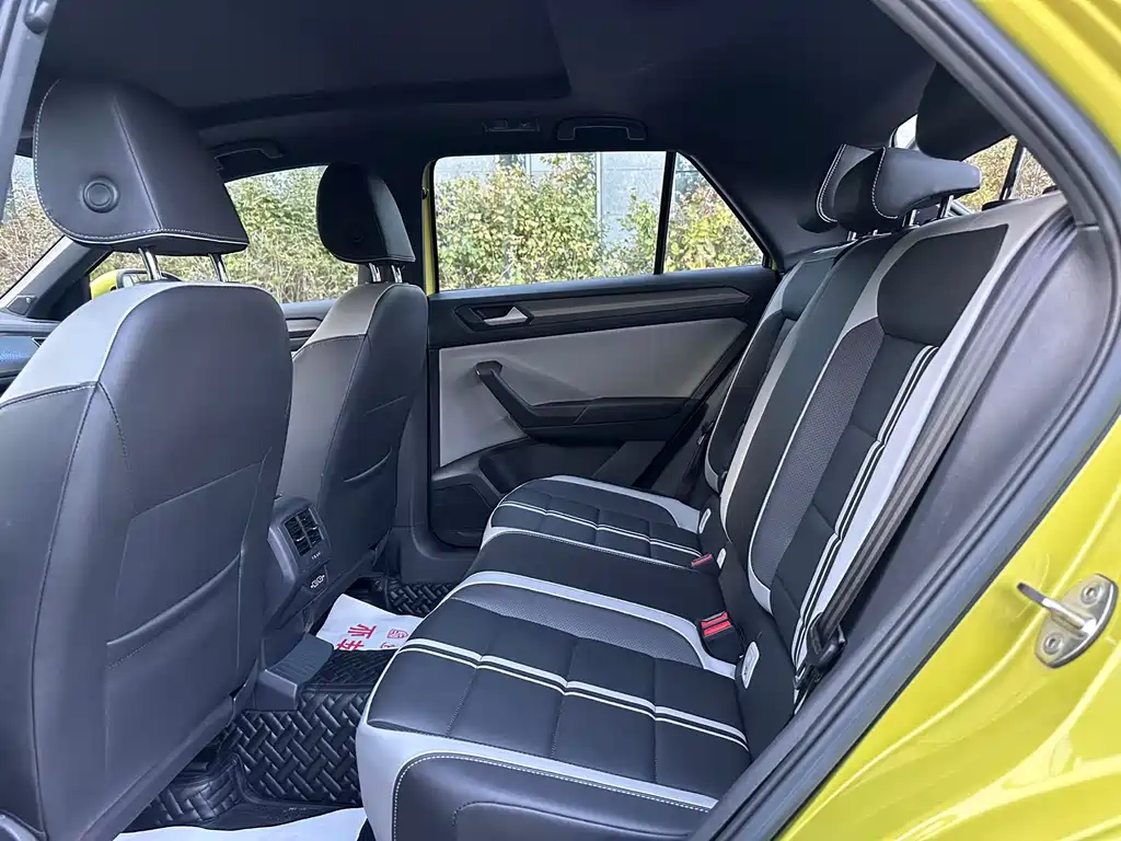 VOLKSWAGEN T ROC EXPLORING SONGS