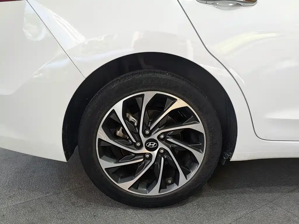 Hyundai Elantra — миниатюра 18