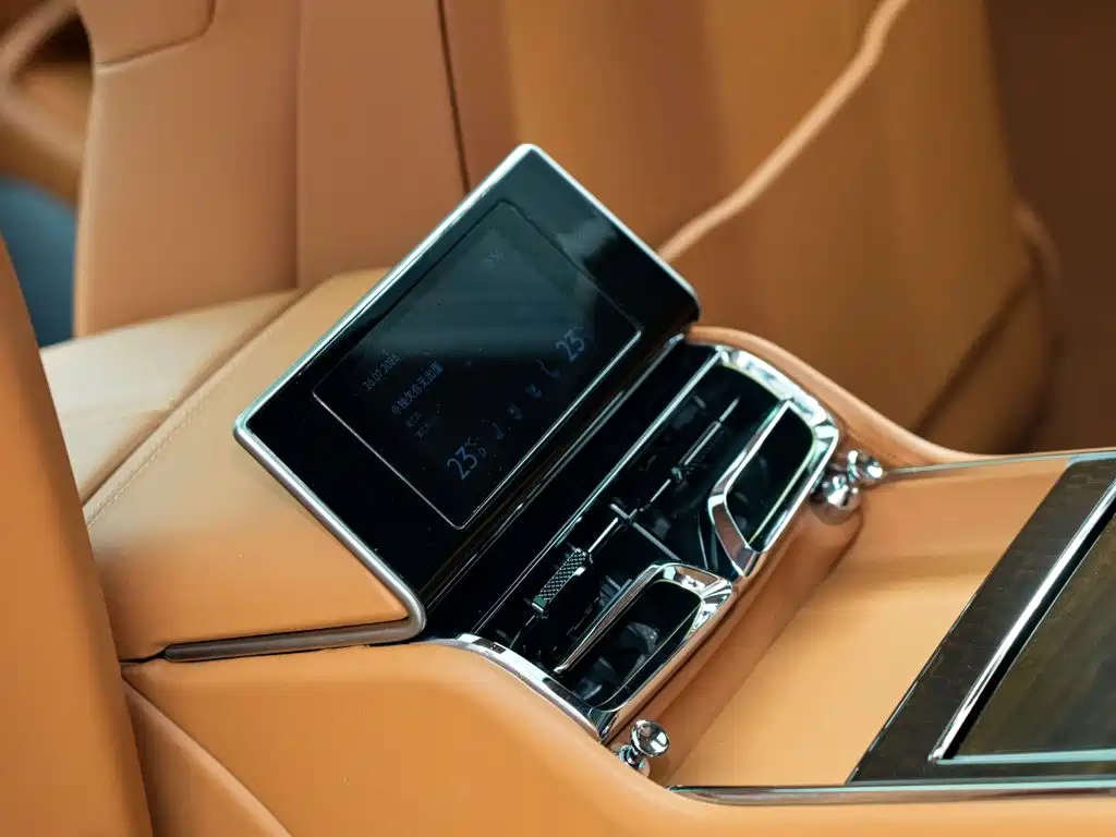 Bentley Flying Spur — миниатюра 12