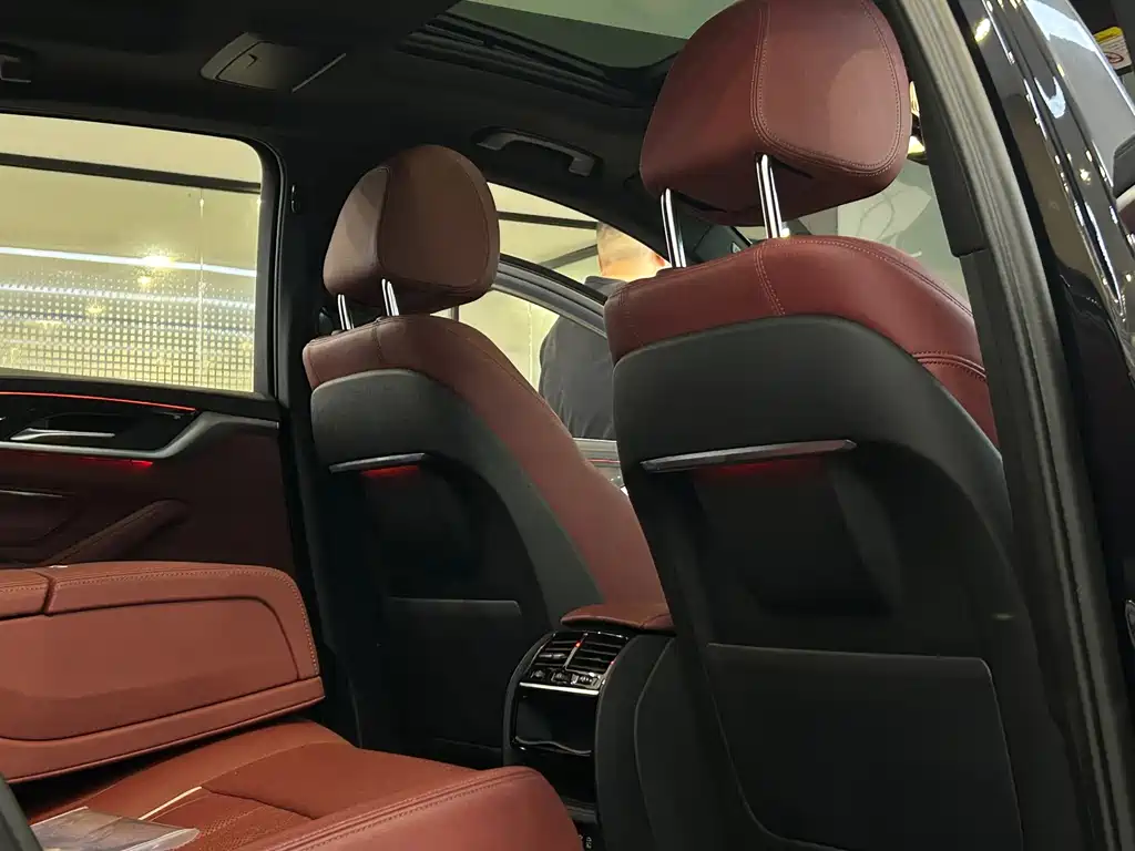 BMW 5 Series — миниатюра 13