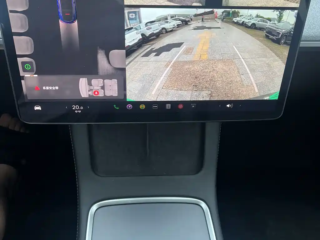 Tesla Model Y — миниатюра 9