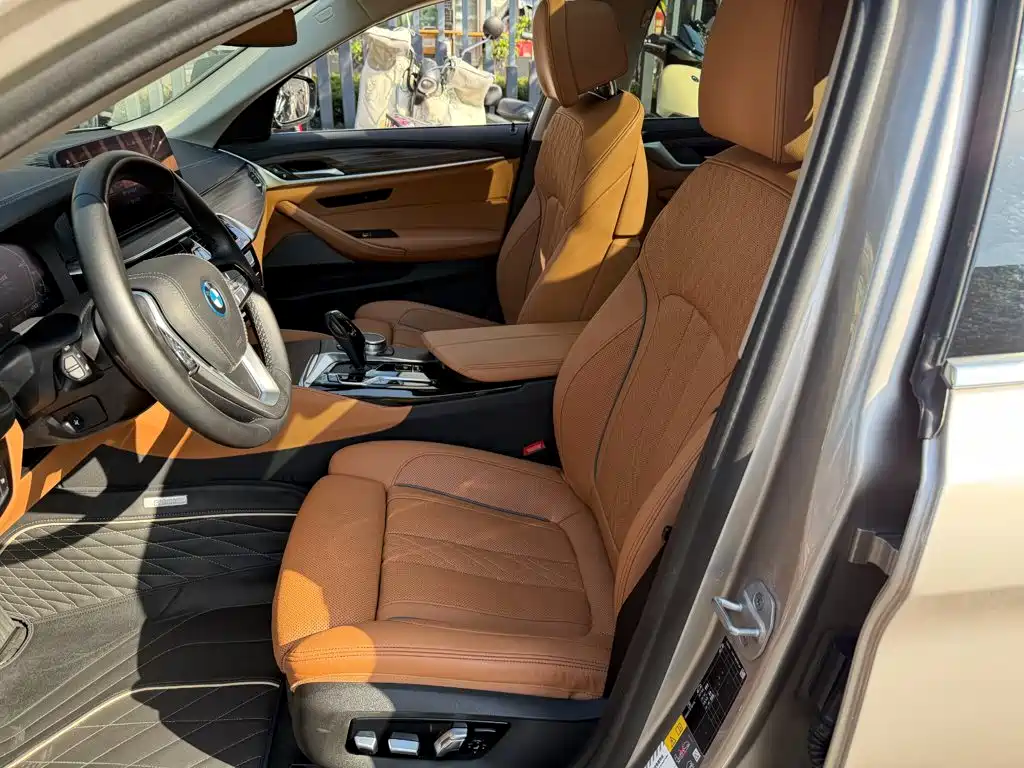 BMW 5 Series New Energy — миниатюра 8
