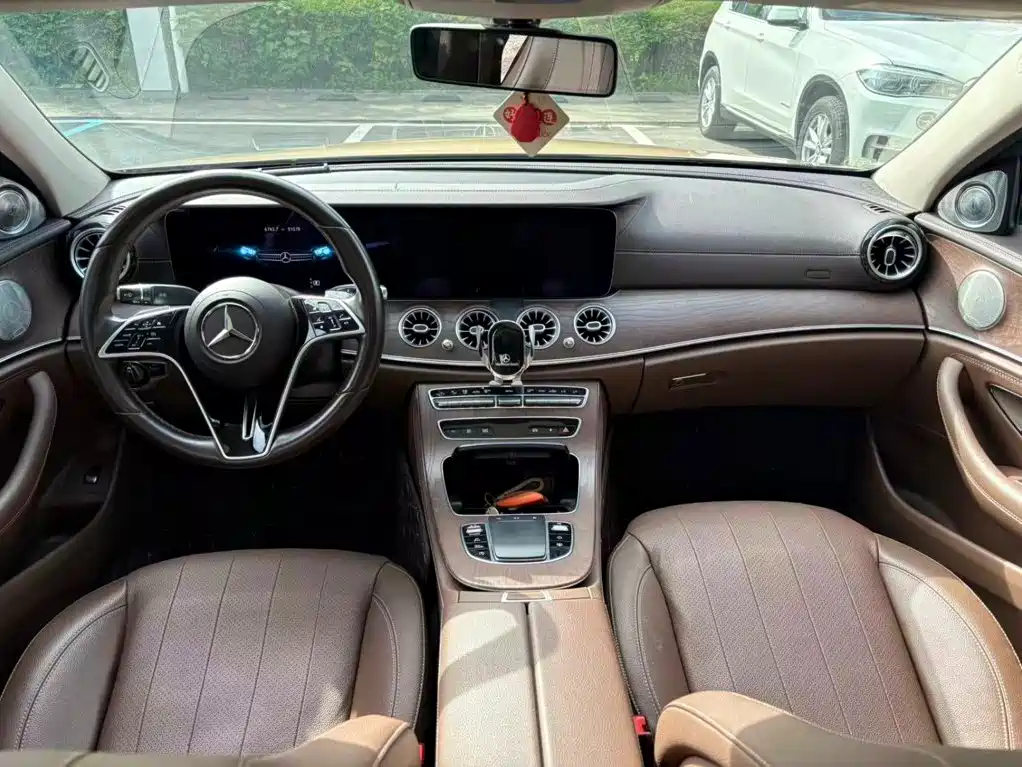 Mercedes-Benz E-Class — миниатюра 12