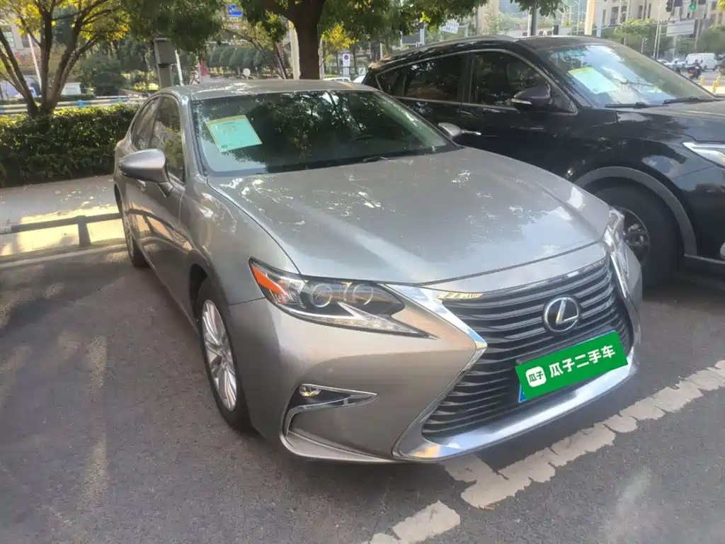 LEXUS  ES