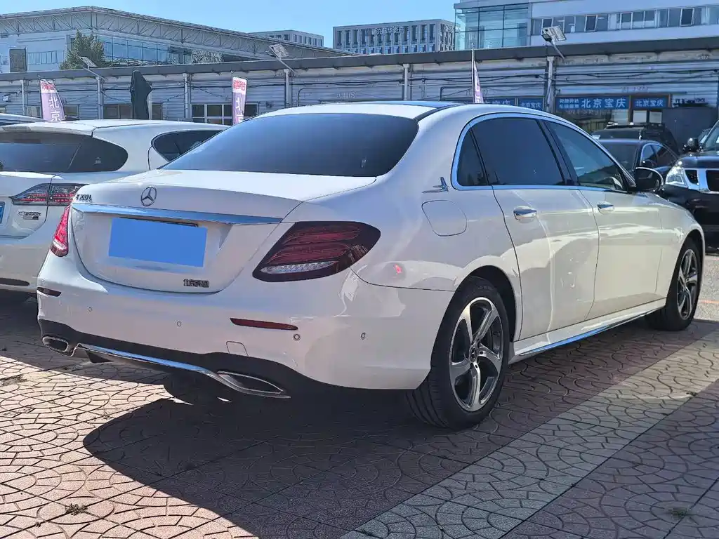 Mercedes-Benz E-Class — миниатюра 4