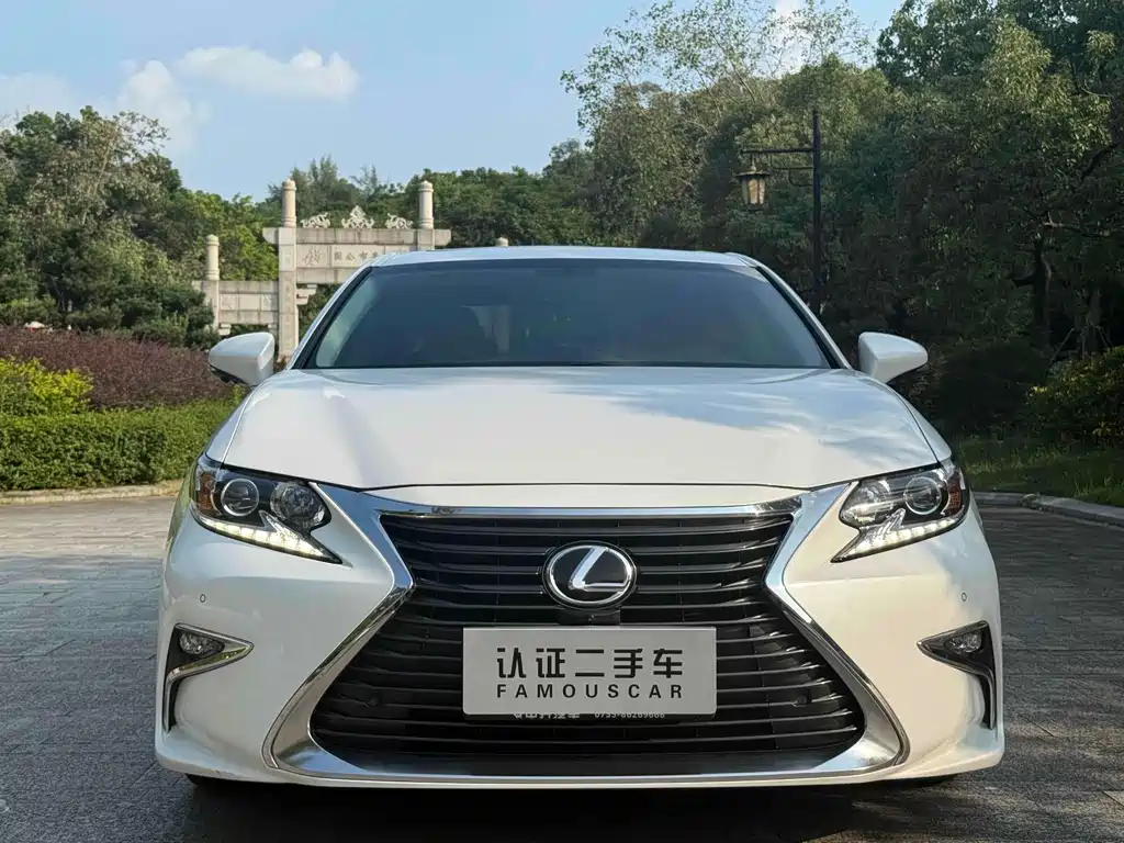 LEXUS ES