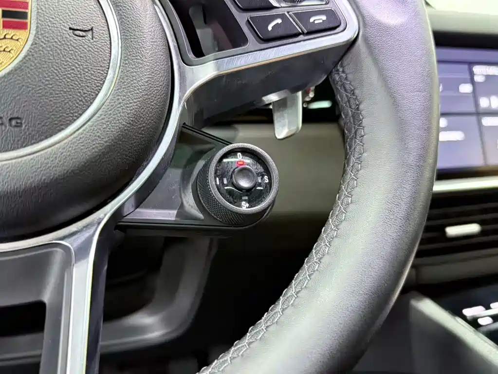 Porsche Cayenne — миниатюра 20