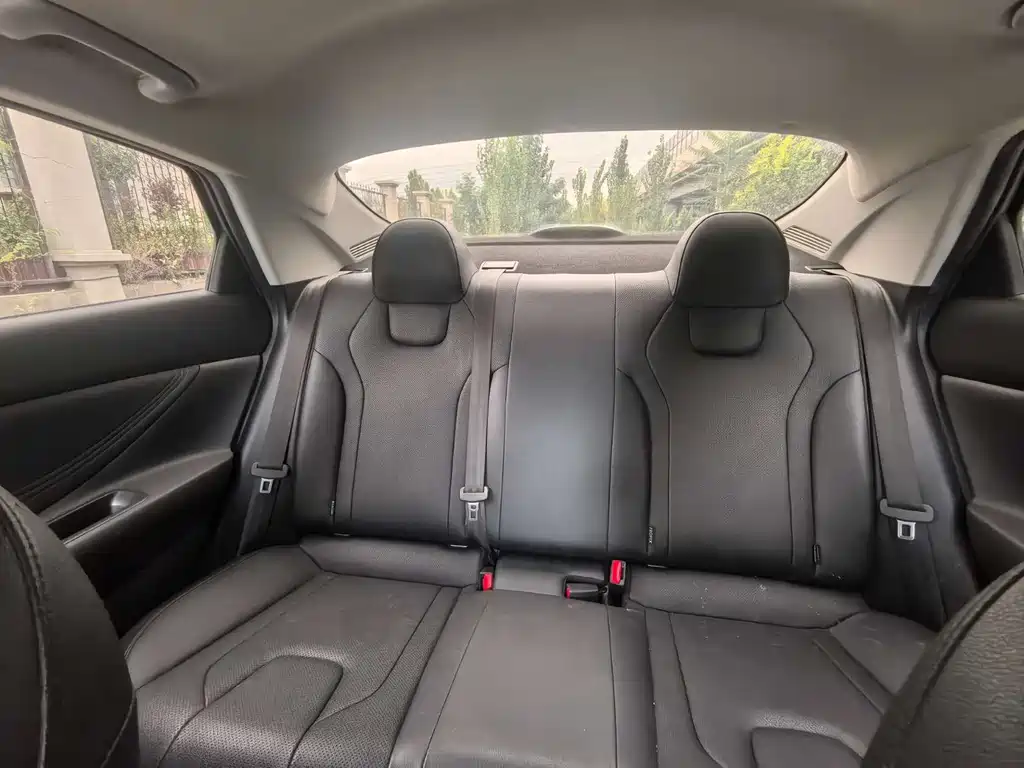 Hyundai Elantra — миниатюра 13