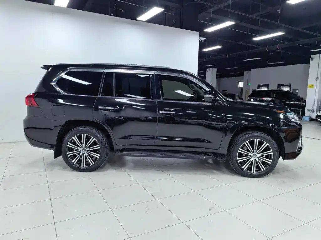 Lexus LX — миниатюра 9
