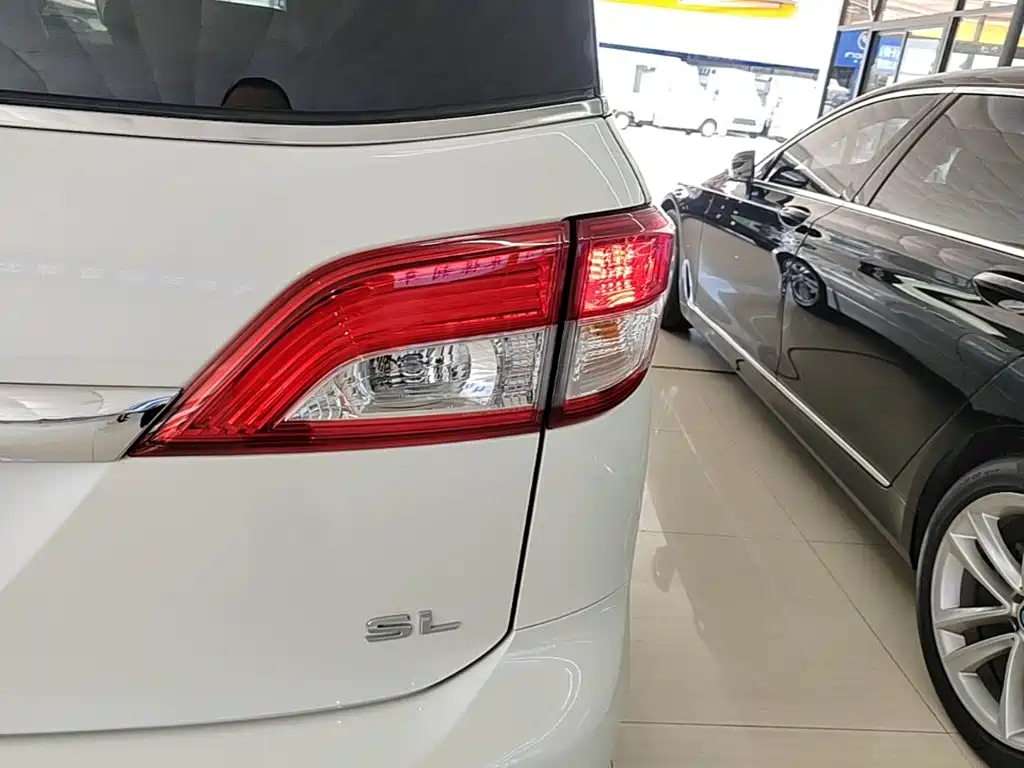 Nissan Quest — миниатюра 8