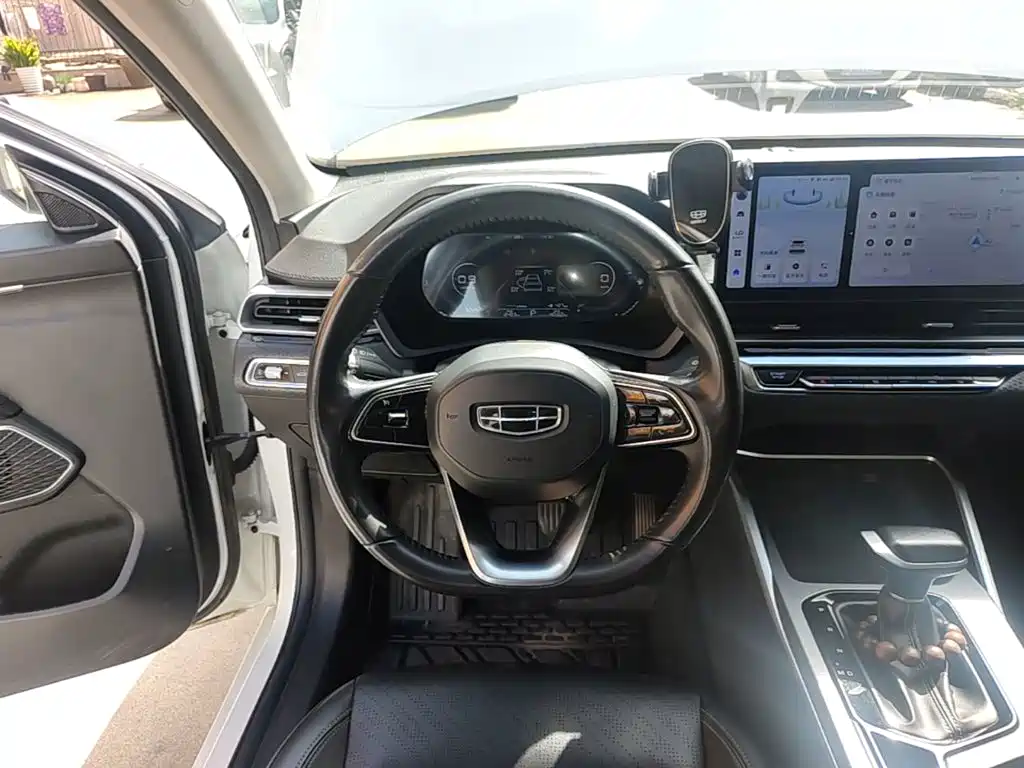 Geely Emgrand — миниатюра 11
