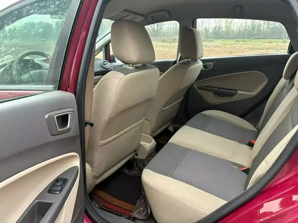 Ford Fiesta — миниатюра 6