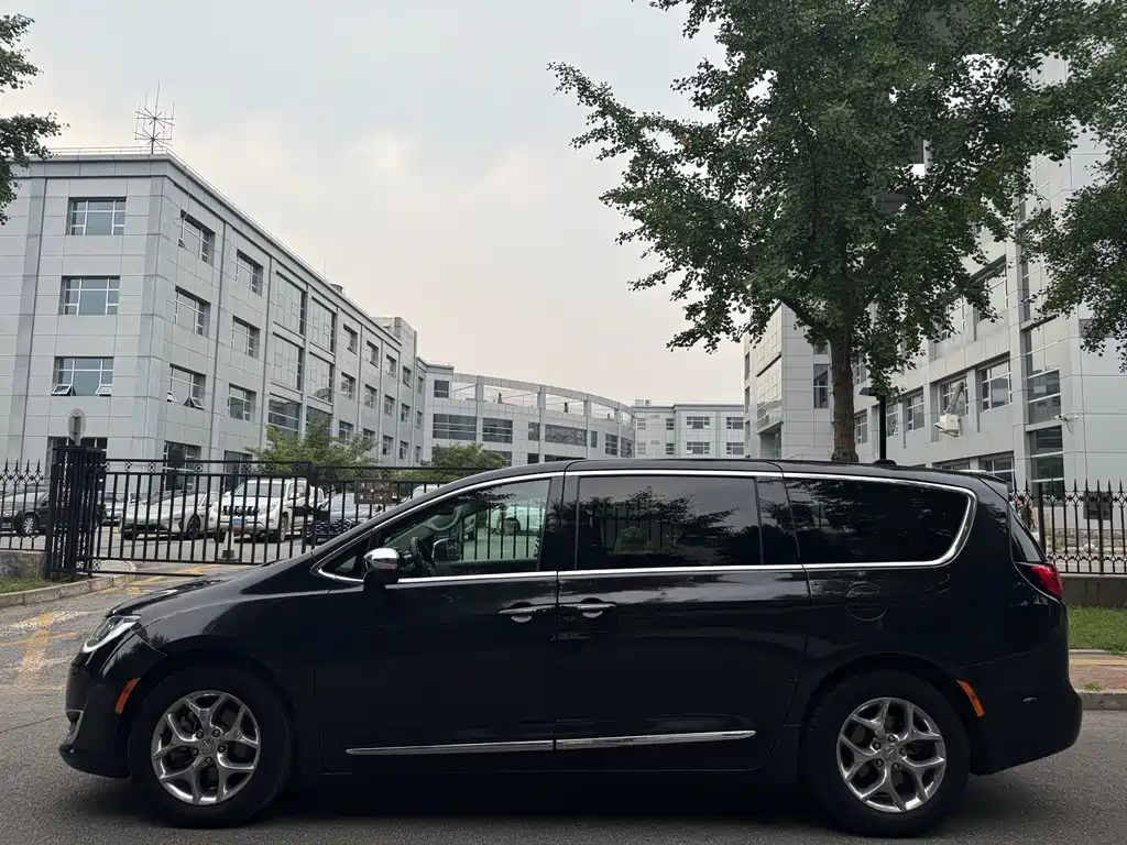 Chrysler Grand Voyager (Import) — миниатюра 30