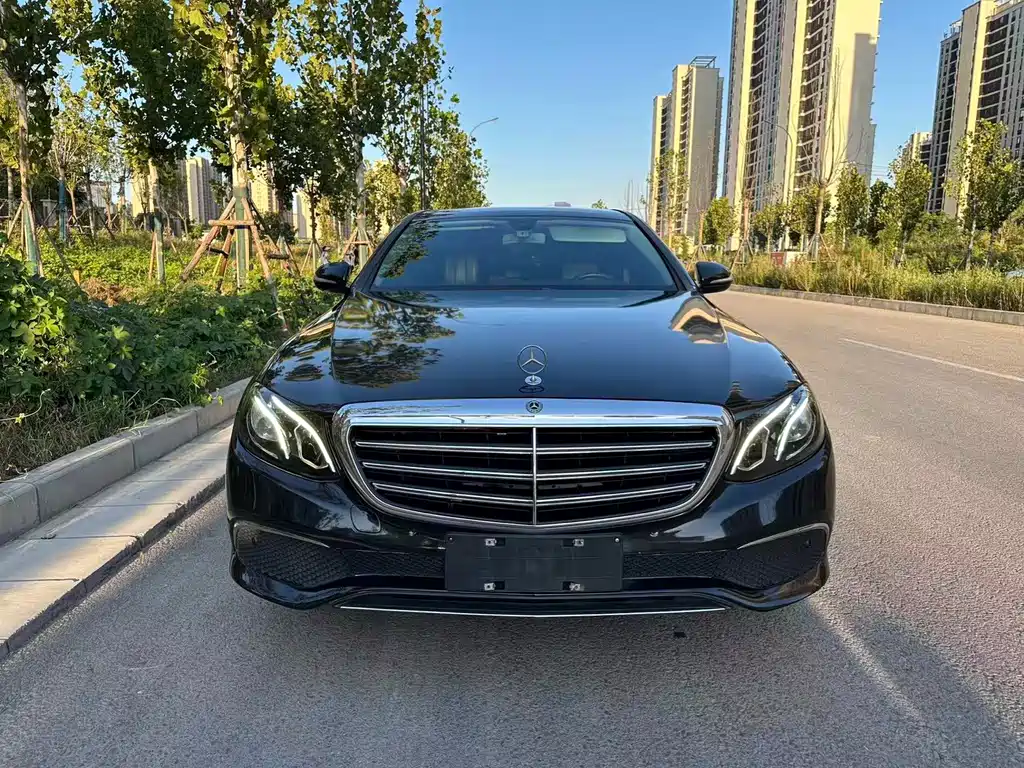Mercedes-Benz E-Class — миниатюра 2
