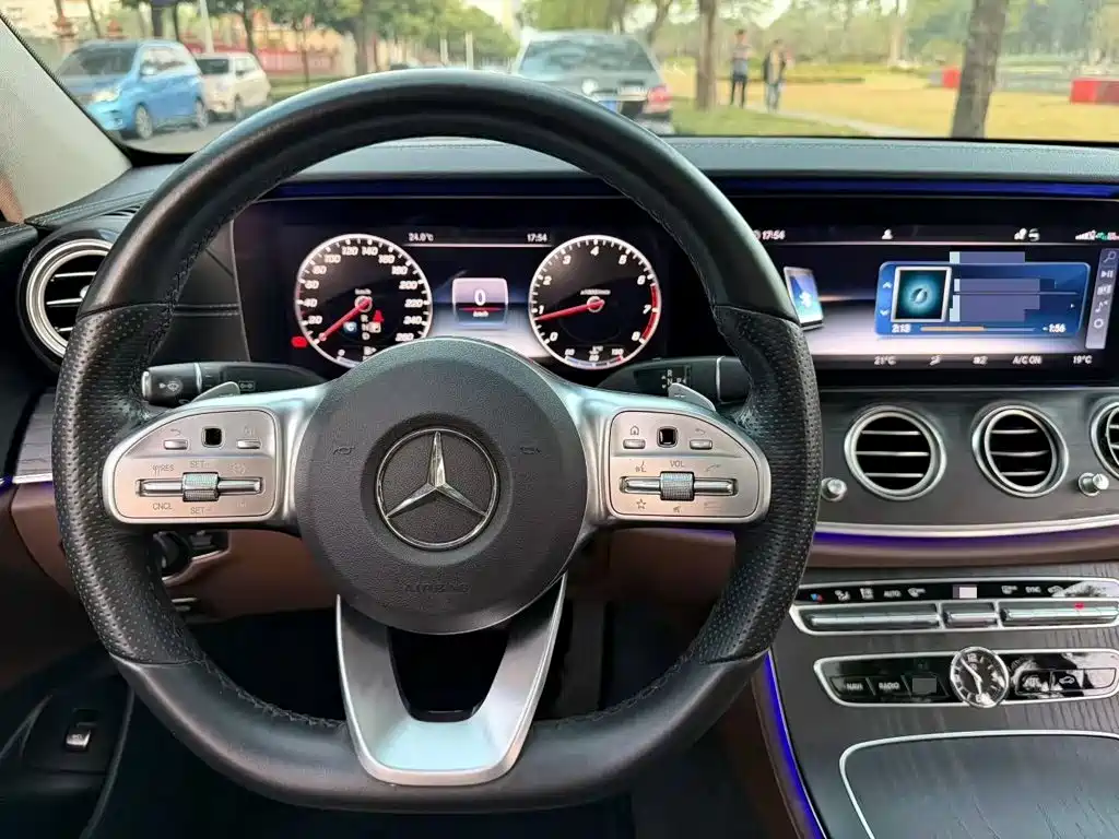 Mercedes-Benz E-Class — миниатюра 4