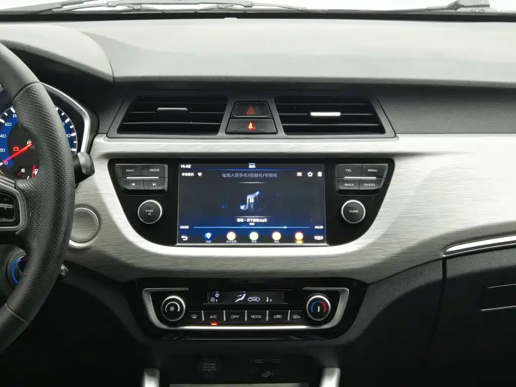 Geely Vision X3 — миниатюра 12